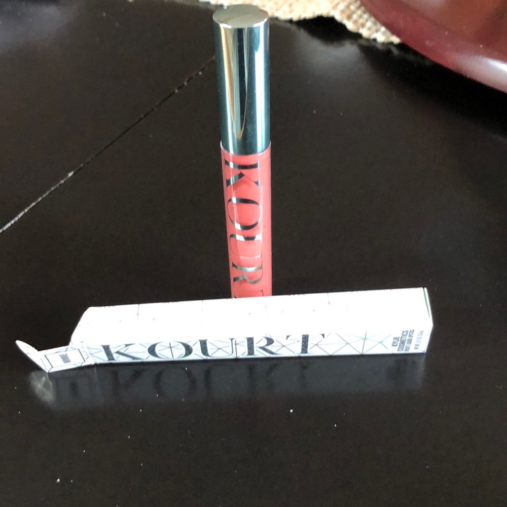 Brand new Kourt lipstick from Kylie Cosmetics!
